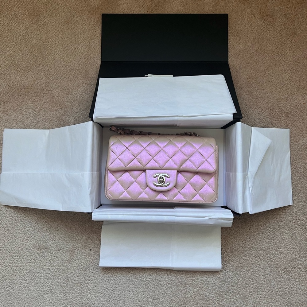 AUTHENTIC - CHANEL MINI - 21K PINK IRIDESCENT